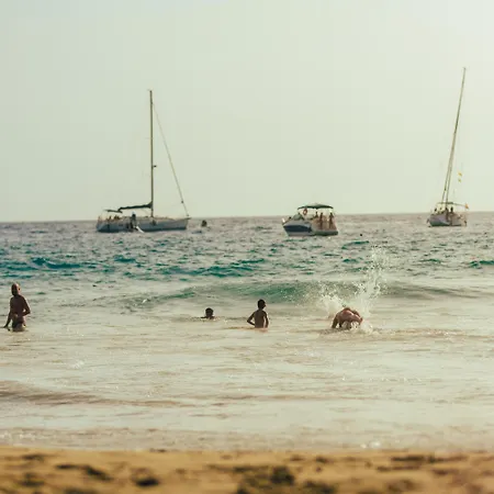 Amigos By Youroom Guest house