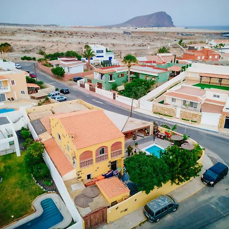 Guest house Amigos By Youroom La Mareta